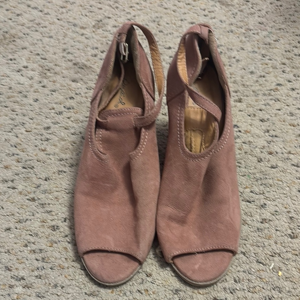Qupid Mauve Suede Peep-Toe Mules